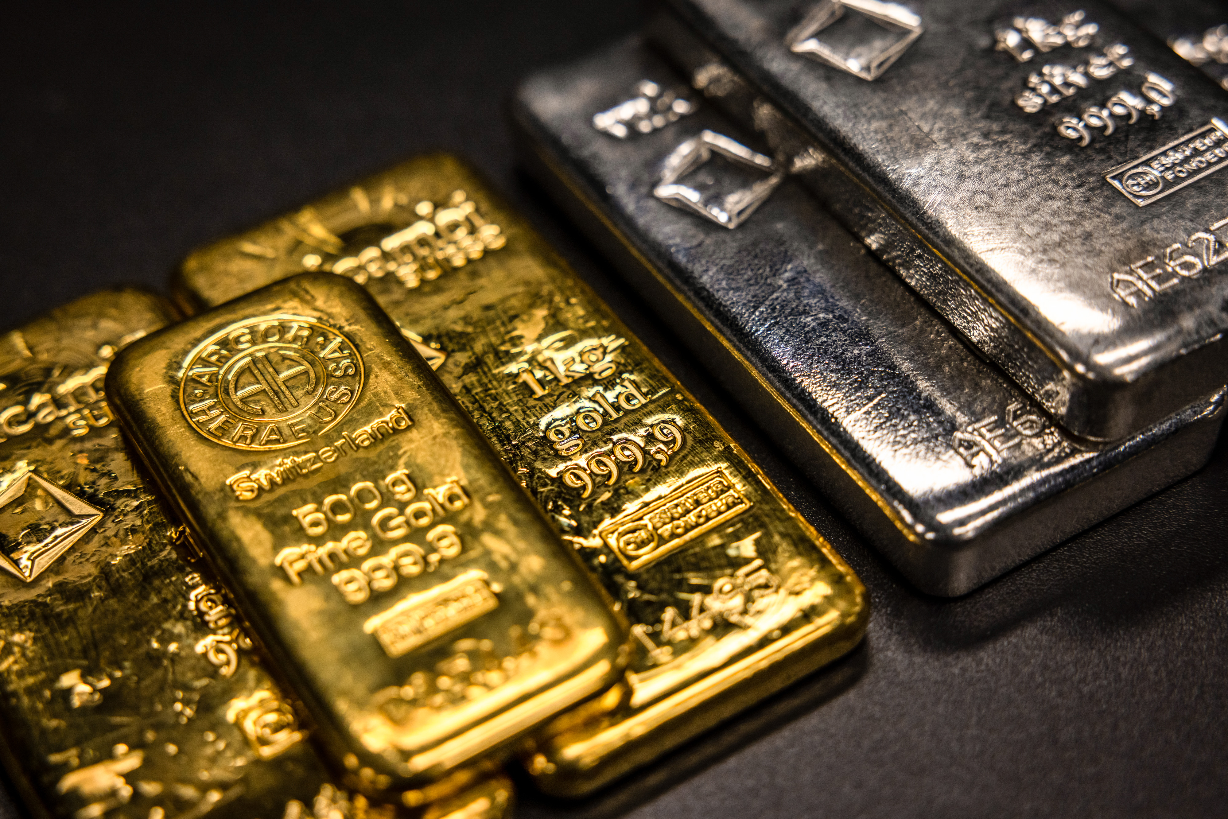伦敦金市场信息传导节奏：黄金价格为何常出现延迟反应？